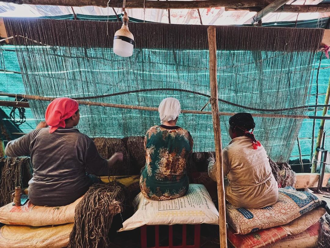 ✨ L’Art du tissage des tapis au Maroc : une poésie de fils et de symboles